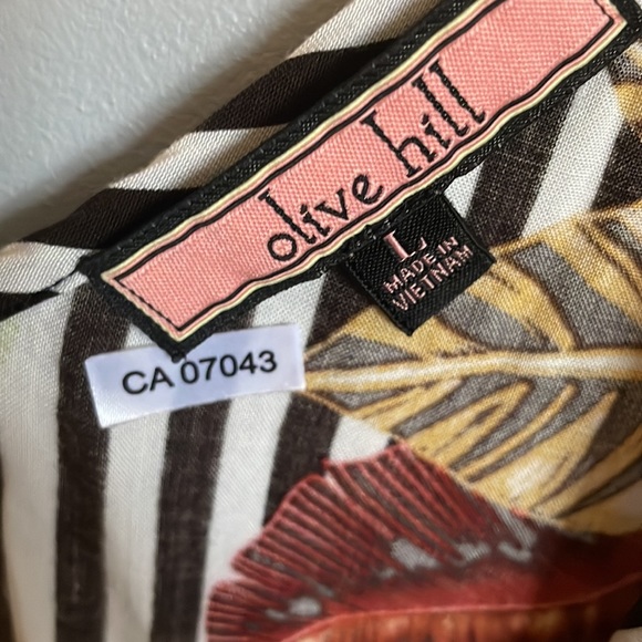 Beautiful short sleeve blouse - Picture 3 of 3